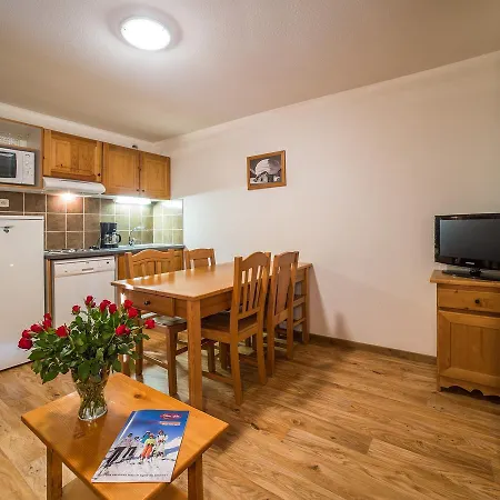 Noemys Chalets Du Hameau Des Aiguilles Aparthotel 2*