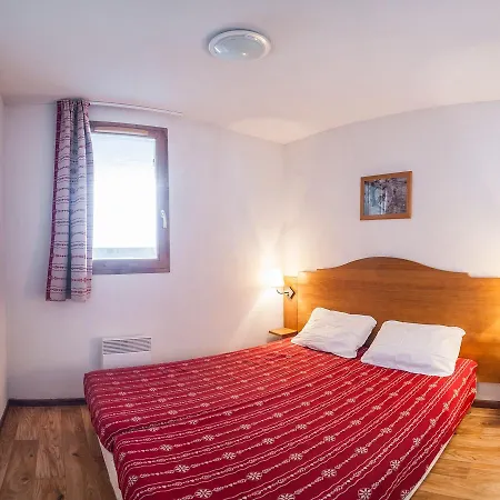 Aparthotel Noemys Chalets Du Hameau Des Aiguilles 2*