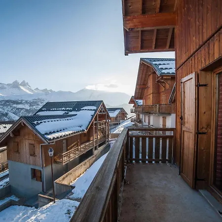 Noemys Chalets Du Hameau Des Aiguilles Aparthotel 2*