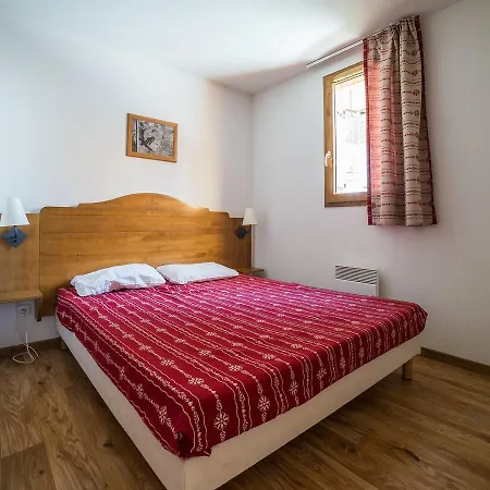 Noemys Chalets Du Hameau Des Aiguilles 2*
