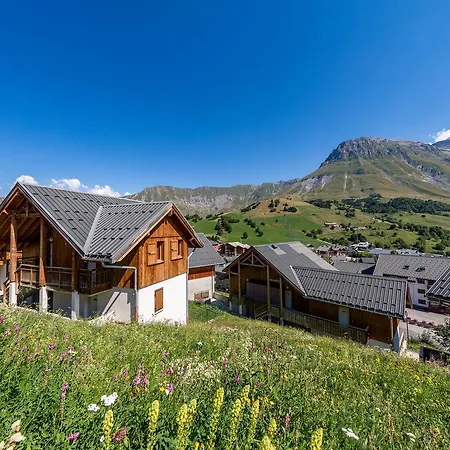 Noemys Chalets Du Hameau Des Aiguilles Aparthotel 2*